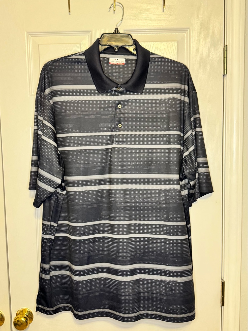 Grand Slam Men's Black and Gray Digital Striped Polo